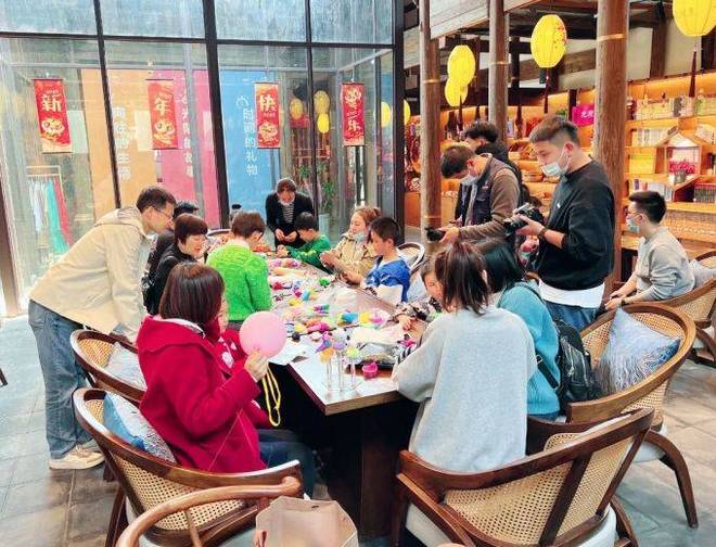 屏互动+文化盛宴引爆商场人气pg试玩端午活动怎么玩：大(图2)