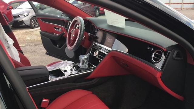 0T 五座 豪华内饰令人叹为观止电子pg2025款宾利飞驰 4(图3) 0T 五座 豪华内饰令人叹为观止电子pg2025款宾利飞驰 4(图3)