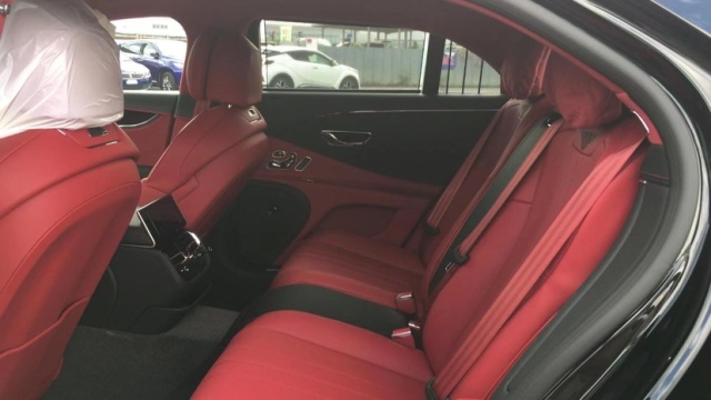 0T 五座 豪华内饰令人叹为观止电子pg2025款宾利飞驰 4